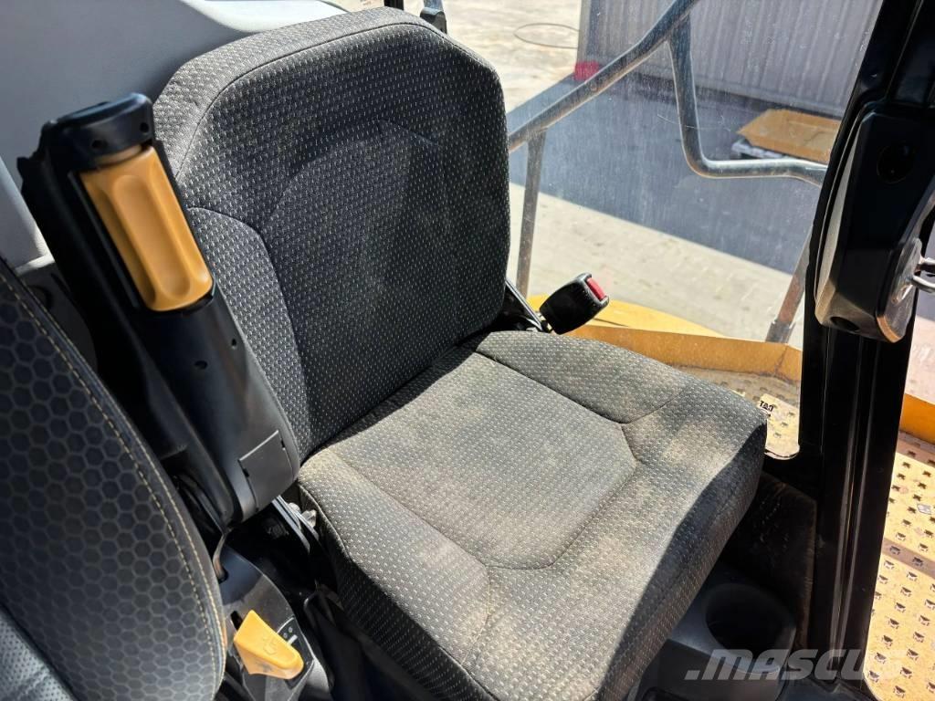 CAT 745 04A Karjeriniai savivarčiai