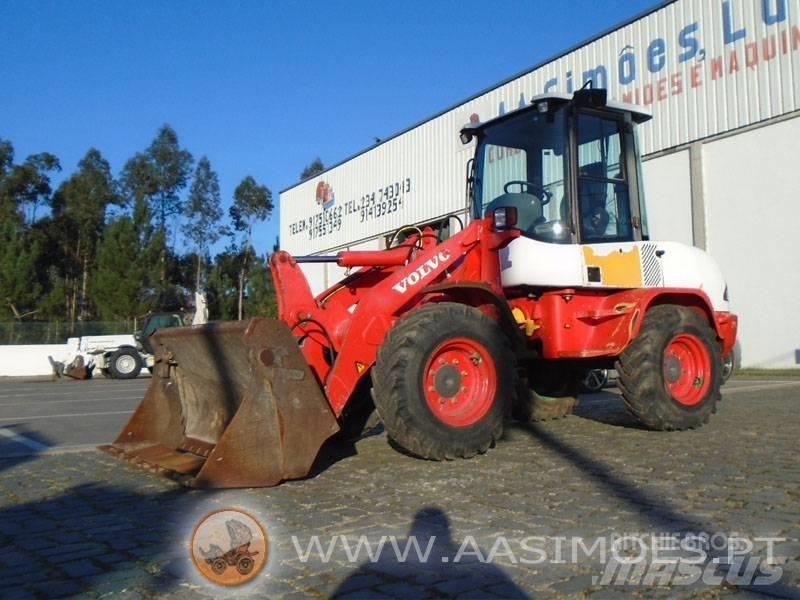 Volvo L 30 B Naudoti ratiniai krautuvai