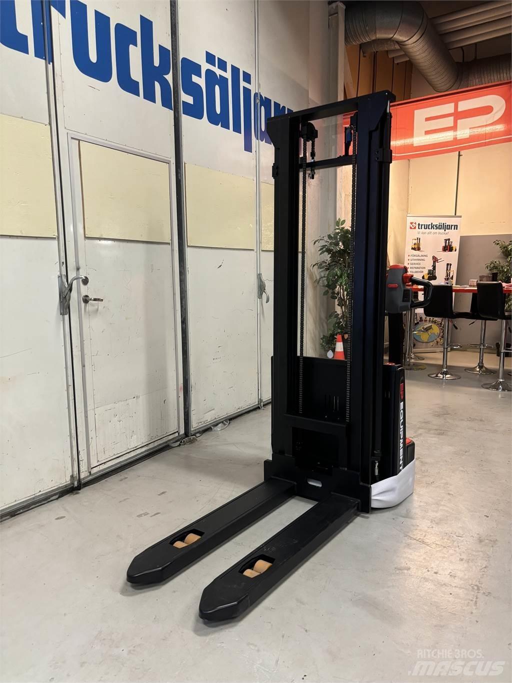 ESA 121 Rankiniai vėžimėliai