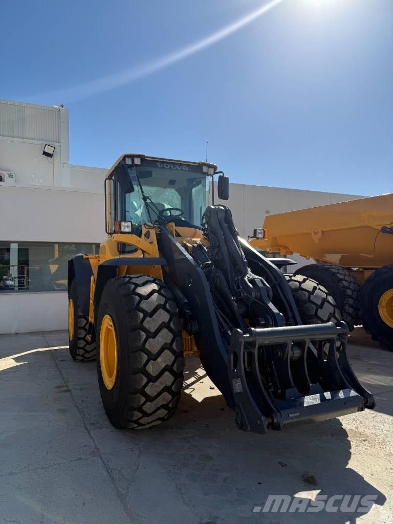 Volvo L 120 F Naudoti ratiniai krautuvai