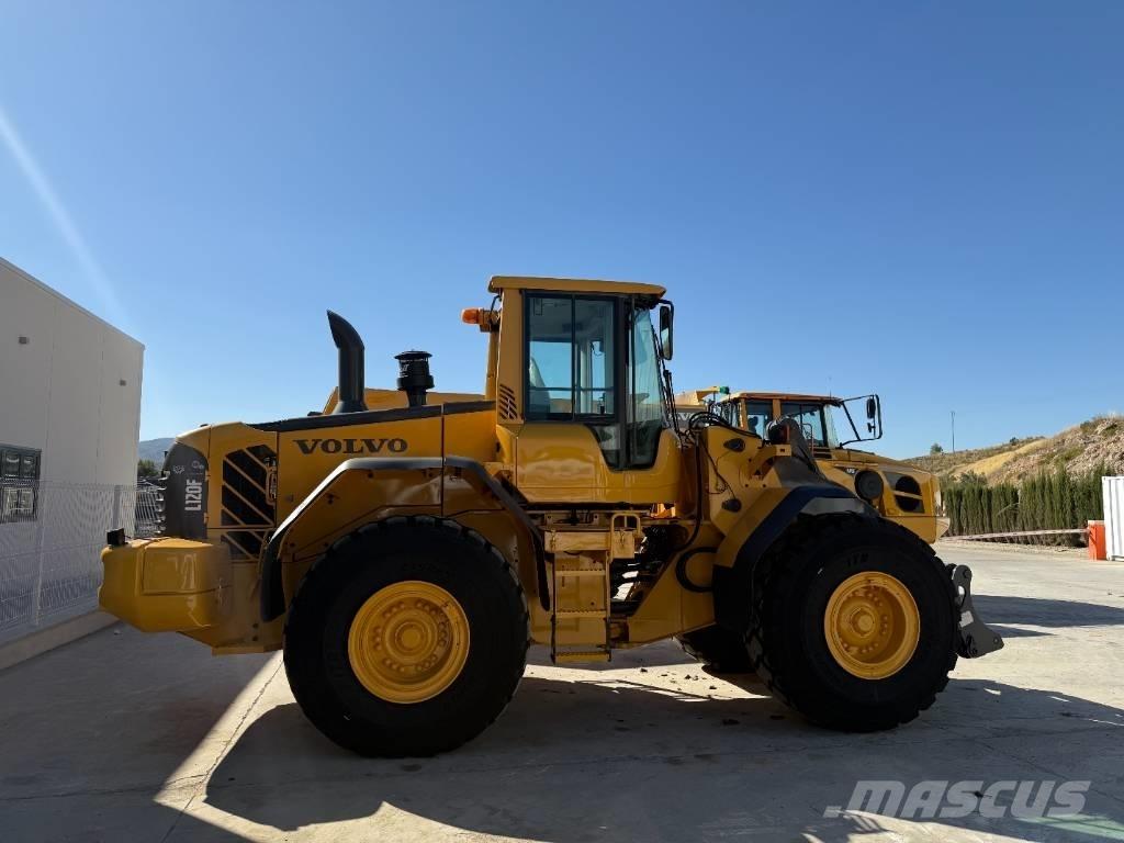 Volvo L 120 F Naudoti ratiniai krautuvai