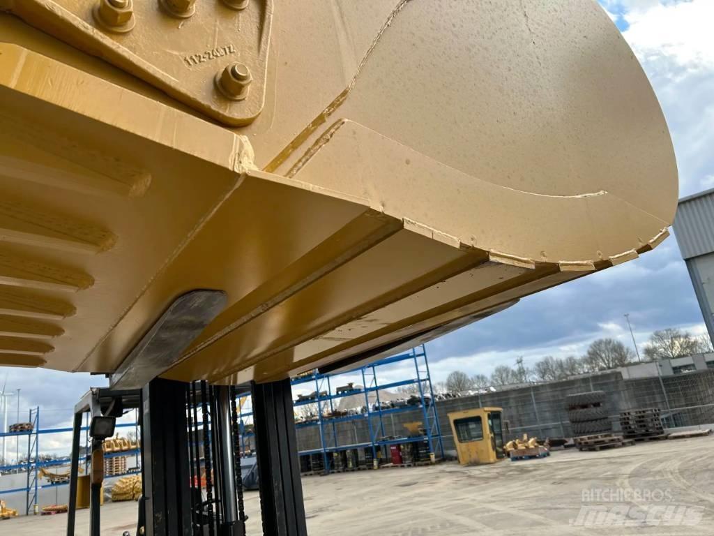 CAT 349D2 - UB Kaušai