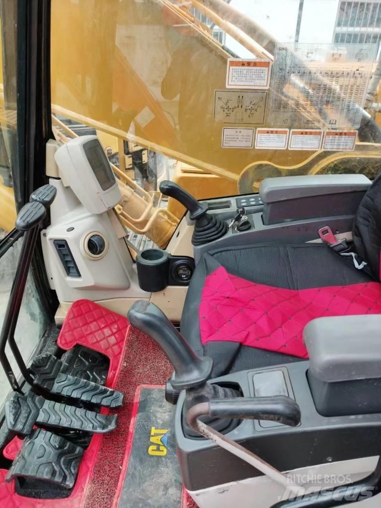 CAT 325 C Vikšriniai ekskavatoriai
