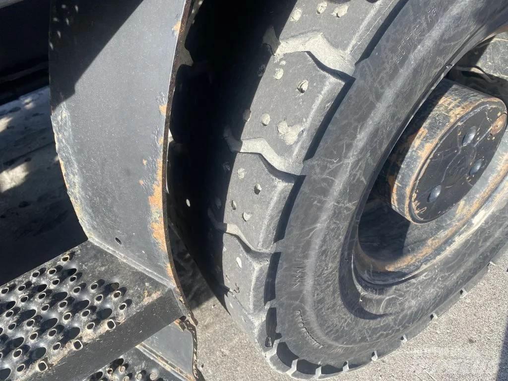 CAT M318F Ratiniai ekskavatoriai