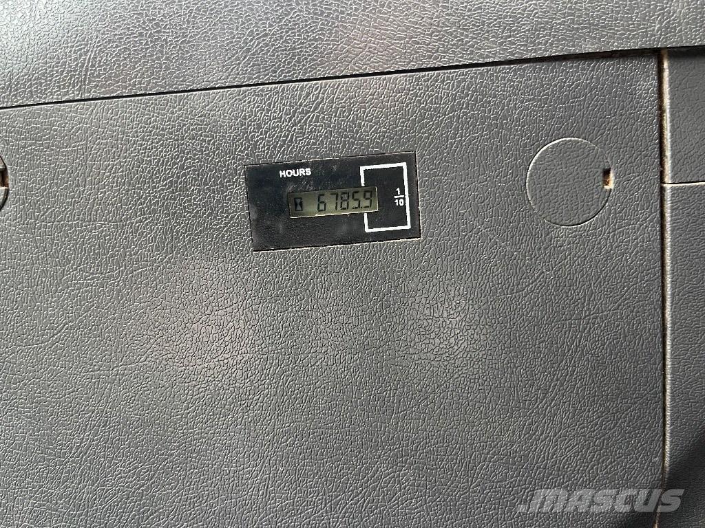 Hyundai HX220L Vikšriniai ekskavatoriai
