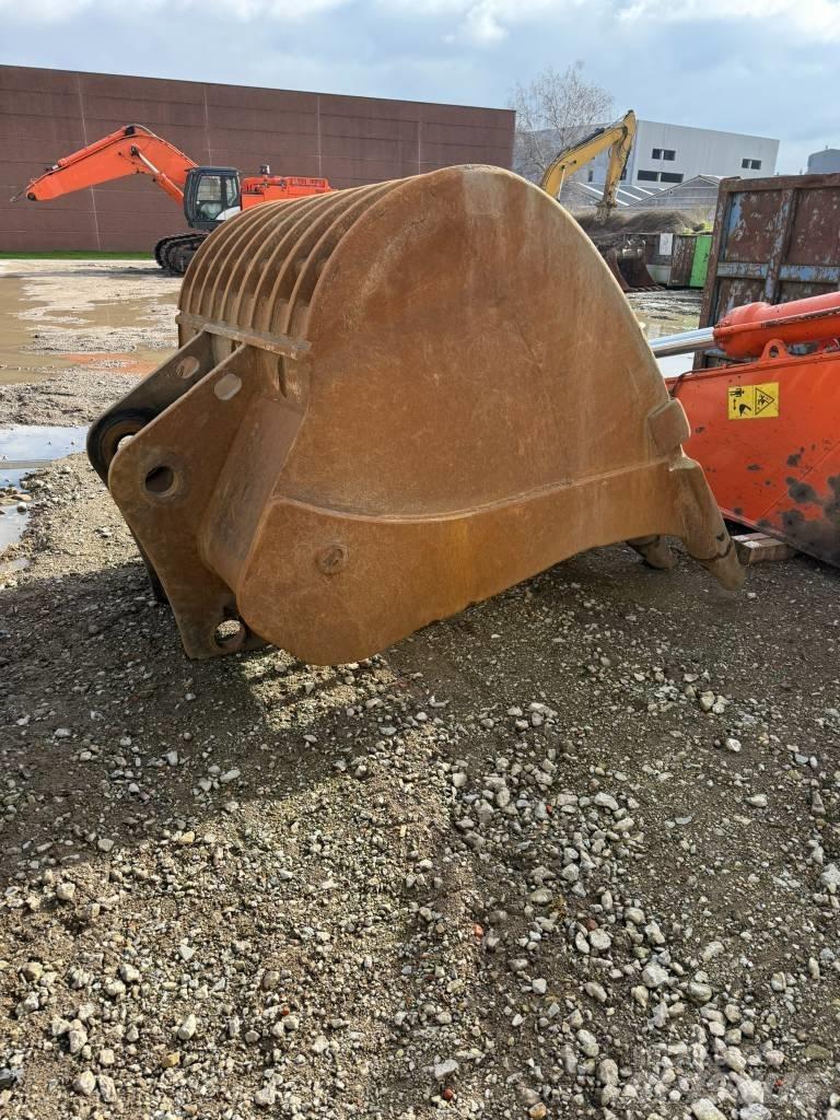Hitachi ZX690 LCR - 6 Vikšriniai ekskavatoriai