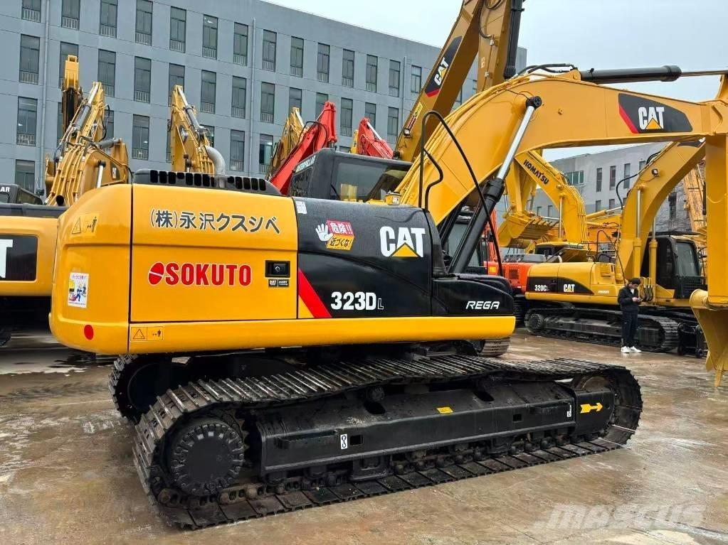 CAT 323 D Vikšriniai ekskavatoriai