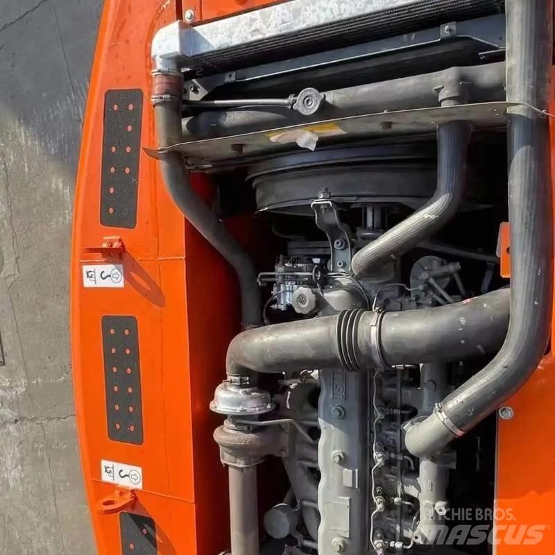Hitachi ZX 200 Vikšriniai ekskavatoriai