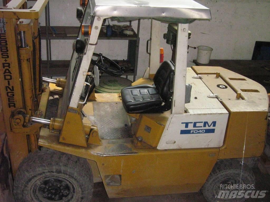 TCM FD40 Dyzeliniai krautuvai