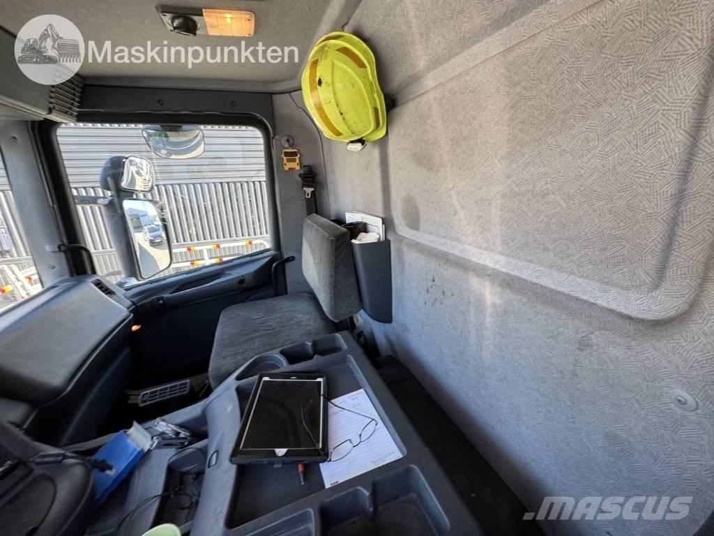 Scania P 94 D Pagalbos kelyje automobiliai