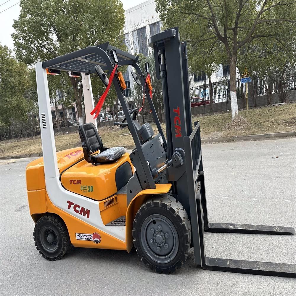 TCM FD30ZT Dyzeliniai krautuvai