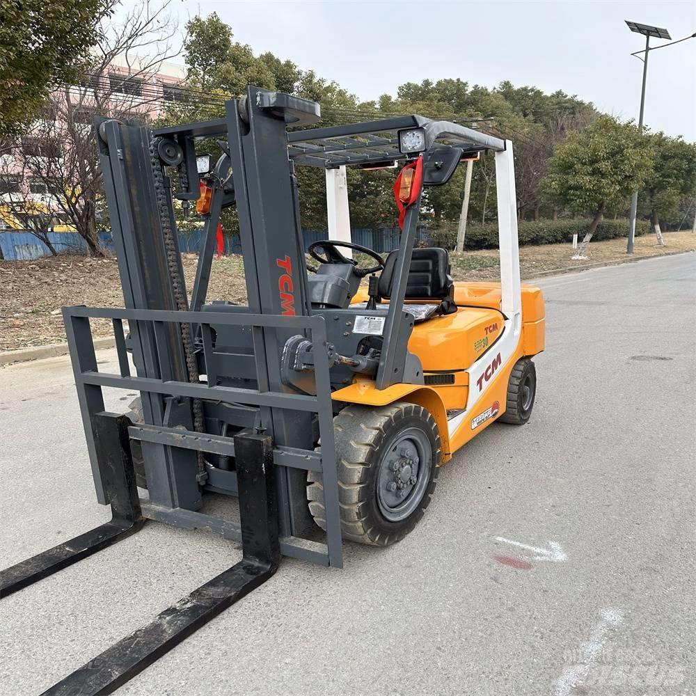 TCM FD30ZT Dyzeliniai krautuvai