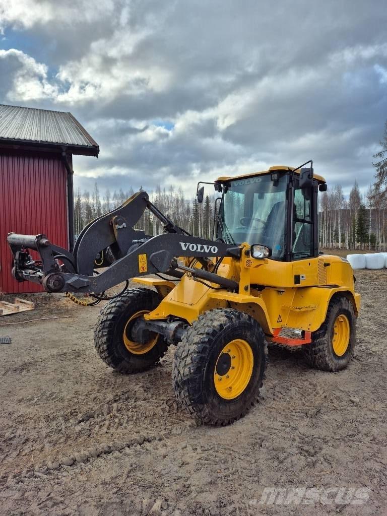 Volvo L 30 G Naudoti ratiniai krautuvai