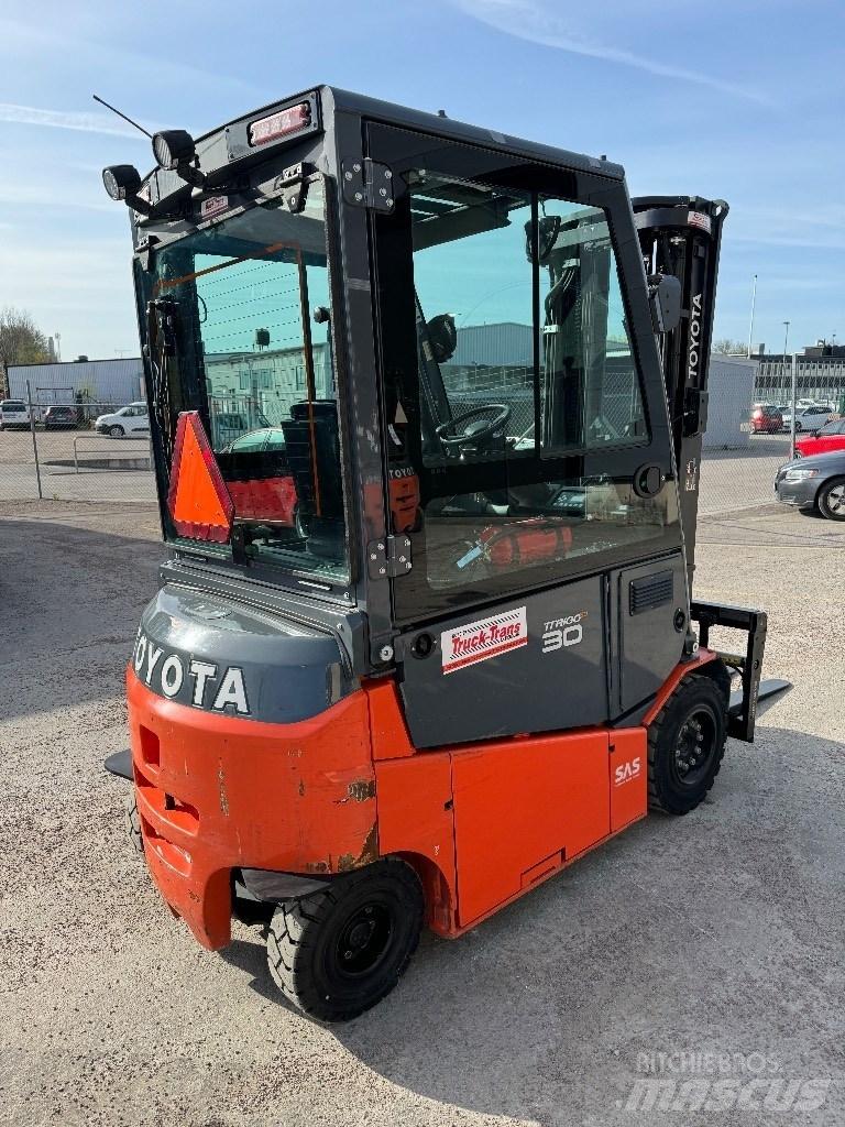 Toyota 8FBMKT30 Elektriniai šakiniai krautuvai