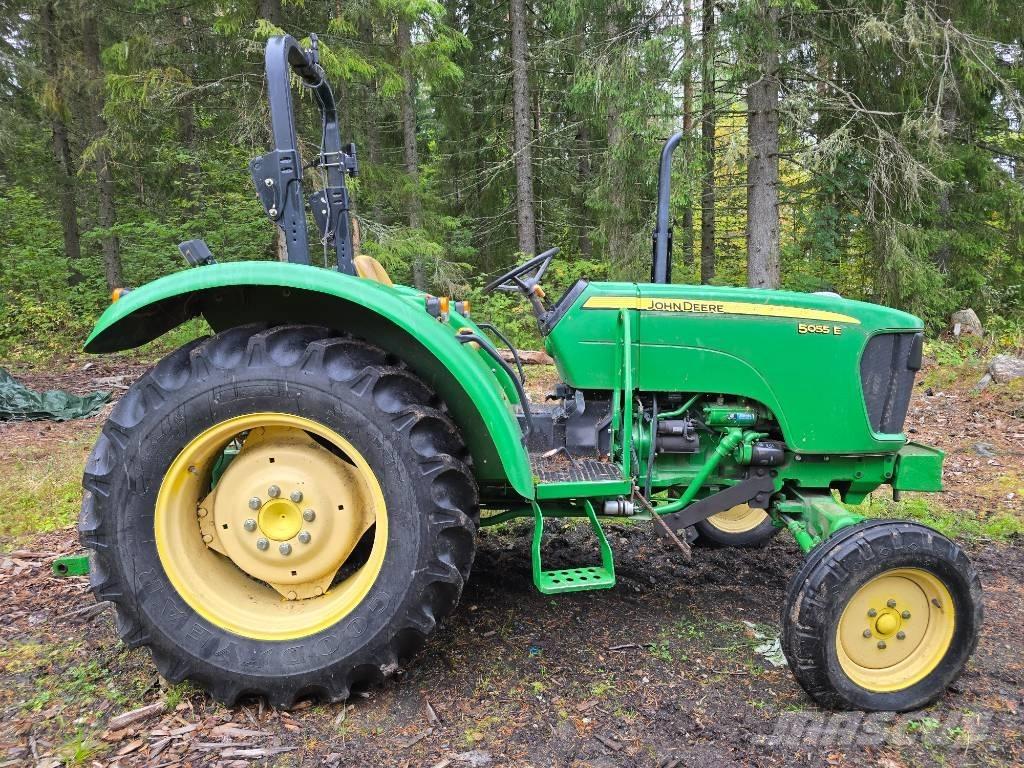John Deere 5055 E Traktoriai