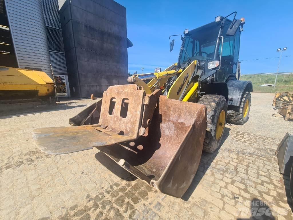 Komatsu WA 100 M Naudoti ratiniai krautuvai