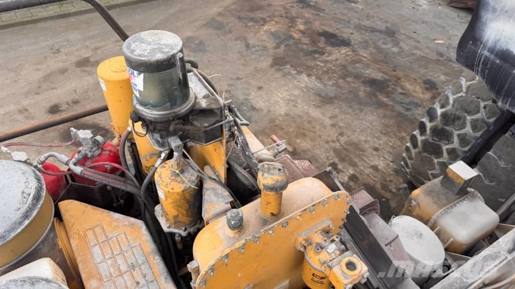 CAT 775 D Atliekų išvežimo technika