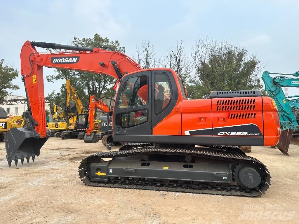 Doosan DX 225 LC-9 Vikšriniai ekskavatoriai