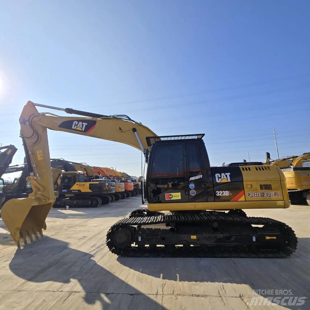 CAT 323 D L Vidutinės galios ekskavatoriai 7-12 t