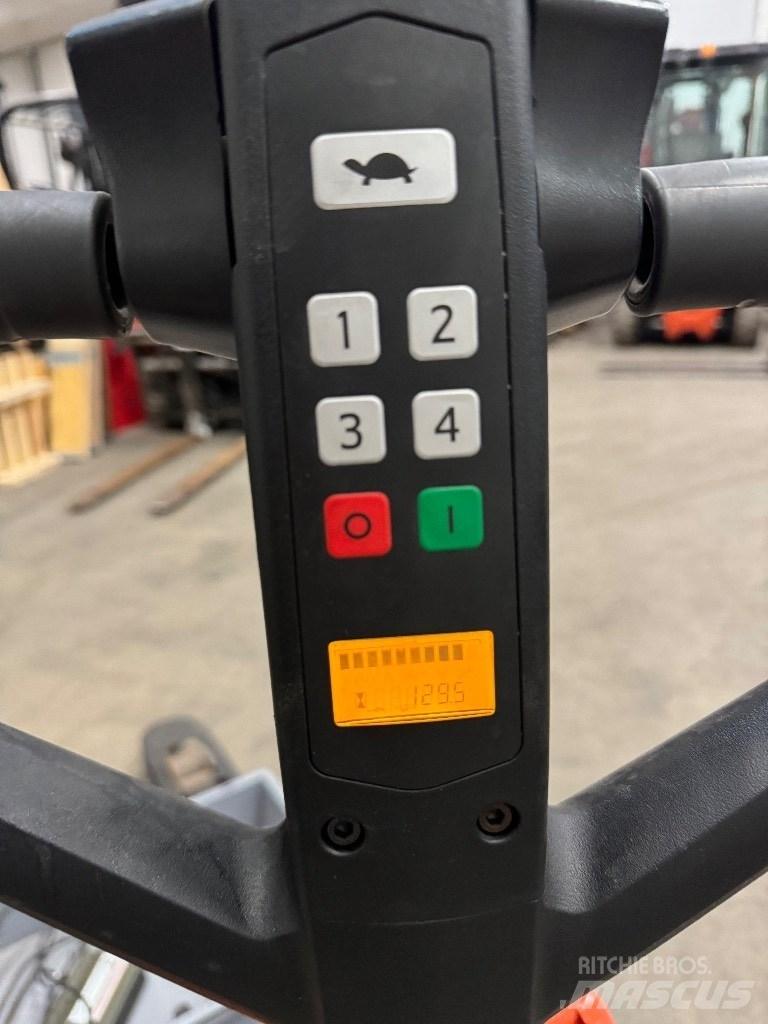 Toyota LHE130 Mažų aukščių keltuvai