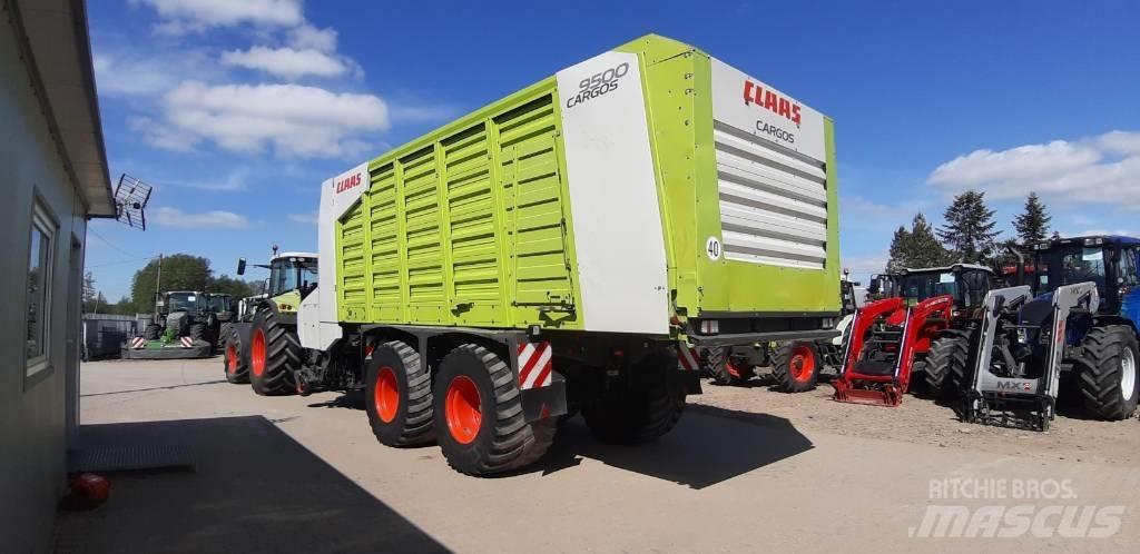 CLAAS Cargos 9500 Savikrovės priekabos