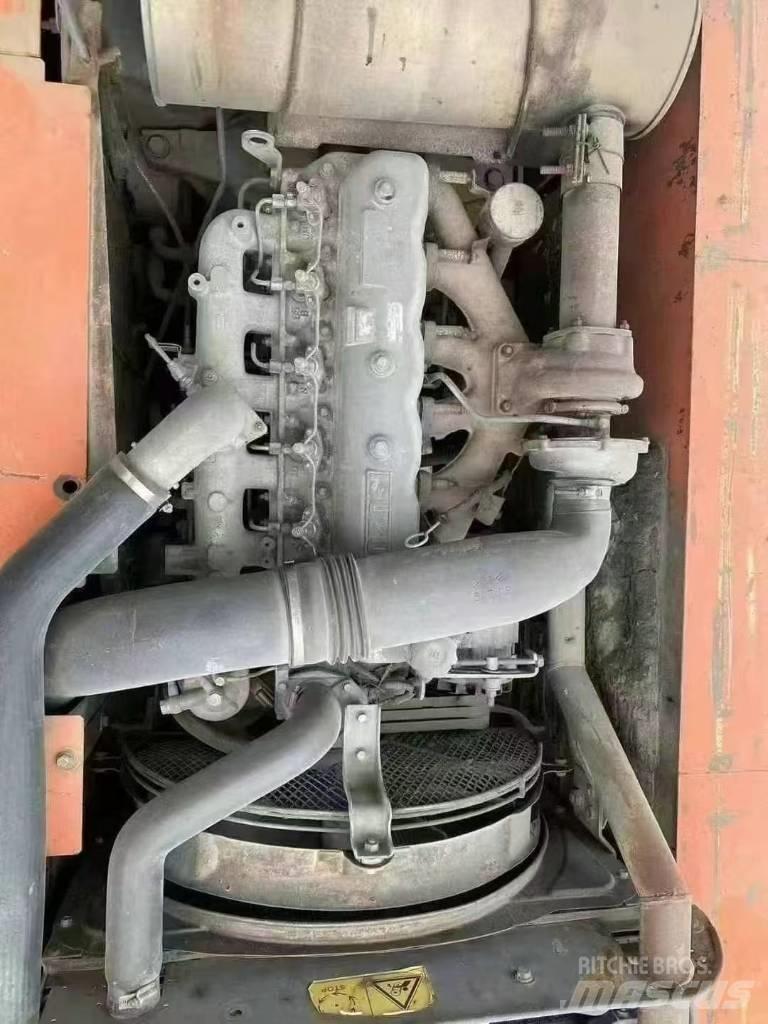 Hitachi ZX240 Vikšriniai ekskavatoriai