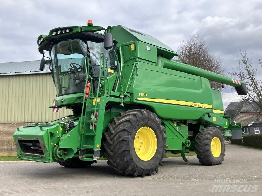 John Deere T550 Derliaus nuėmimo kombainai