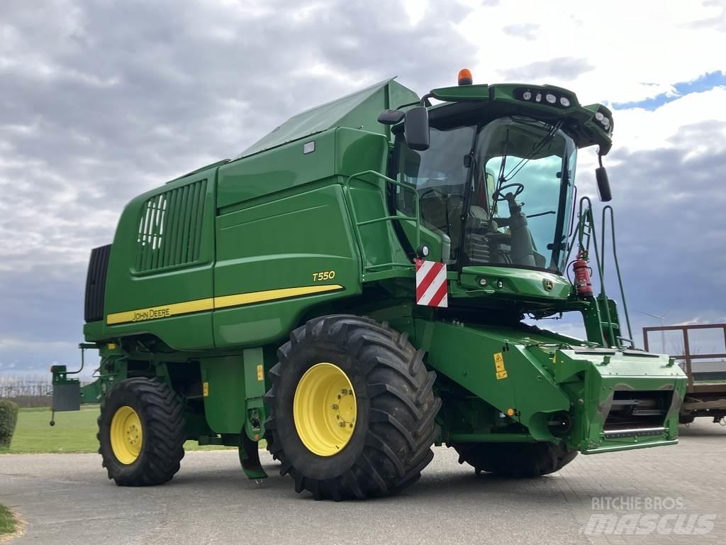 John Deere T550 Derliaus nuėmimo kombainai