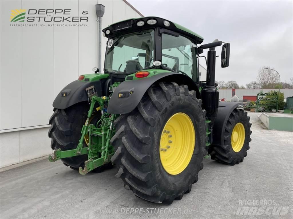 John Deere 6215R Traktoriai