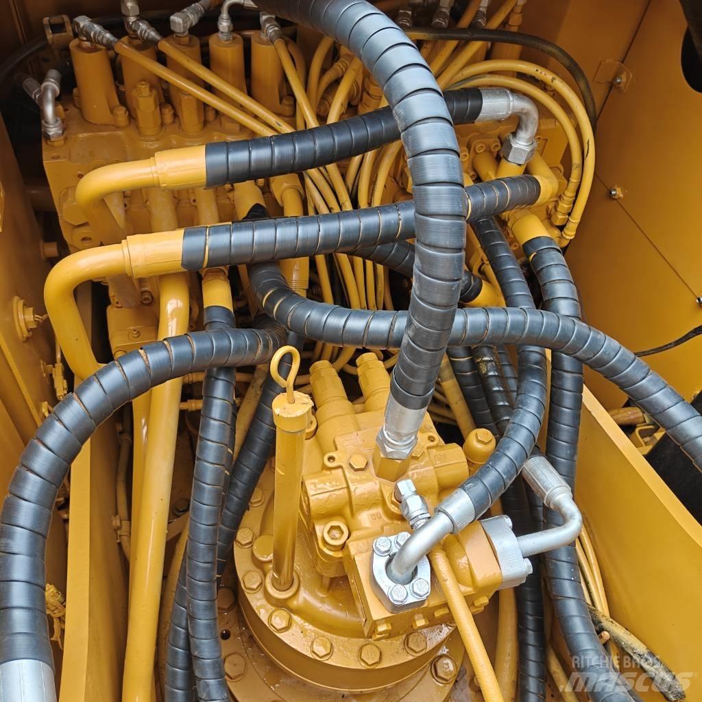 CAT 320D2 Vikšriniai ekskavatoriai