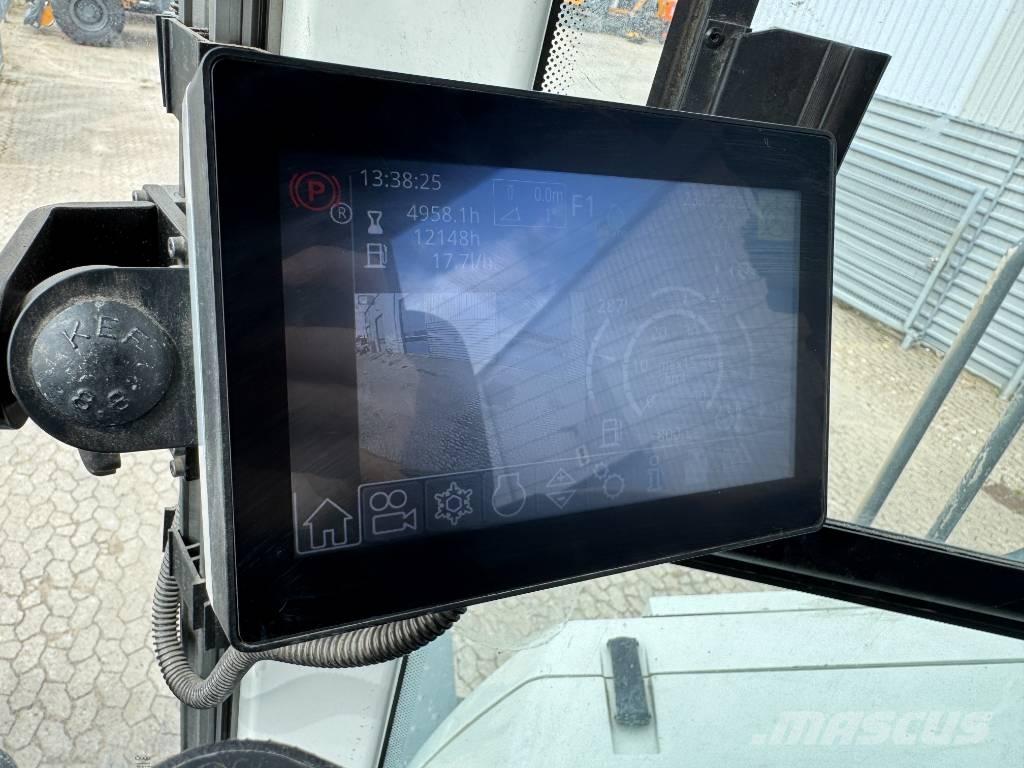 Liebherr L586 Naudoti ratiniai krautuvai