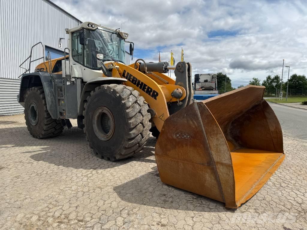 Liebherr L586 Naudoti ratiniai krautuvai