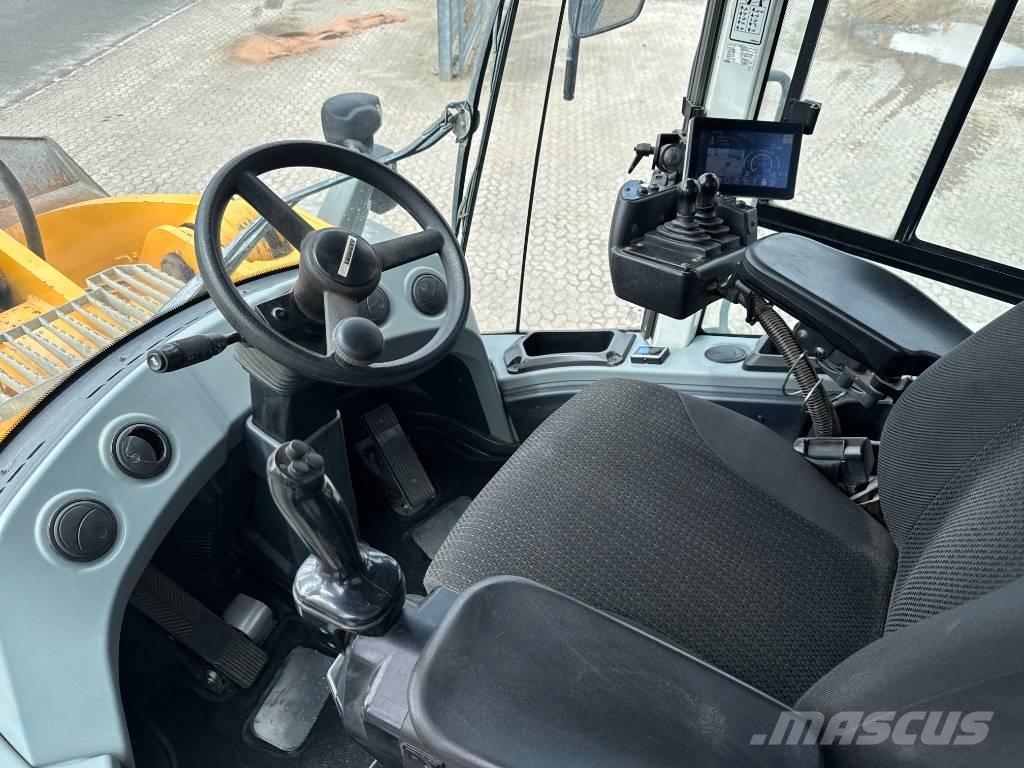 Liebherr L586 Naudoti ratiniai krautuvai