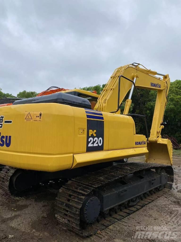 Komatsu 220 Vikšriniai ekskavatoriai