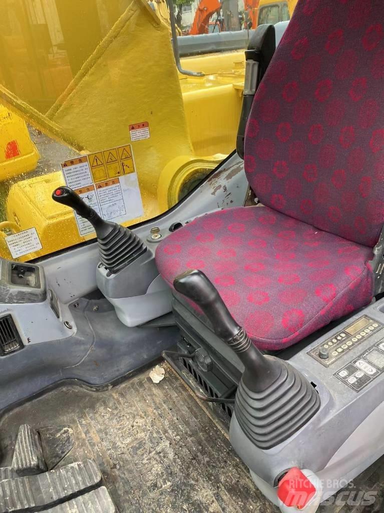 Komatsu 220 Vikšriniai ekskavatoriai