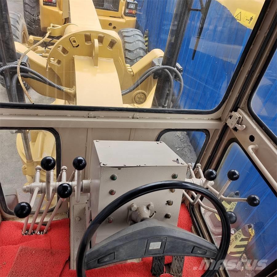 CAT 140 H Greideriai