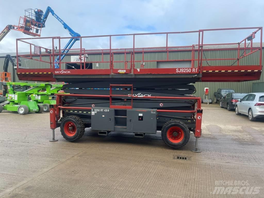 SkyJack SJ 9250 RT Žirkliniai keltuvai