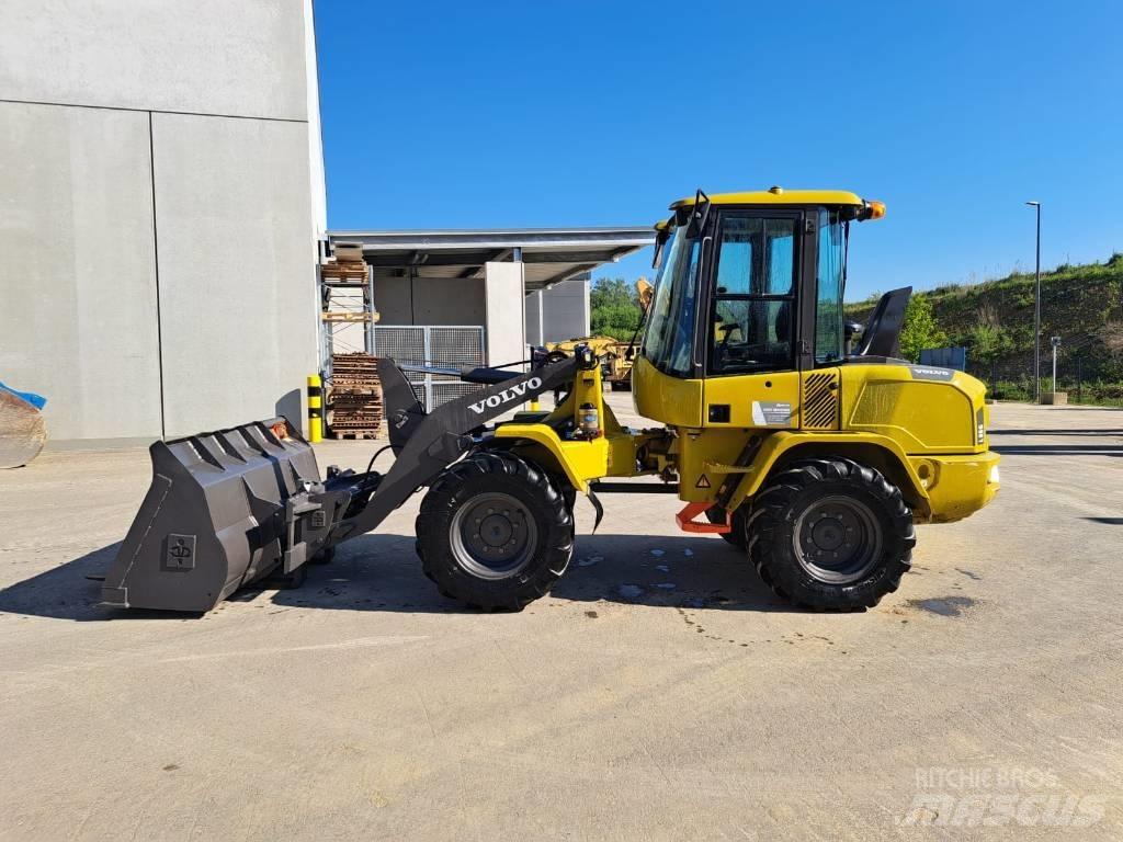 Volvo L 35 G Krautuvai su šoniniu pasukimu