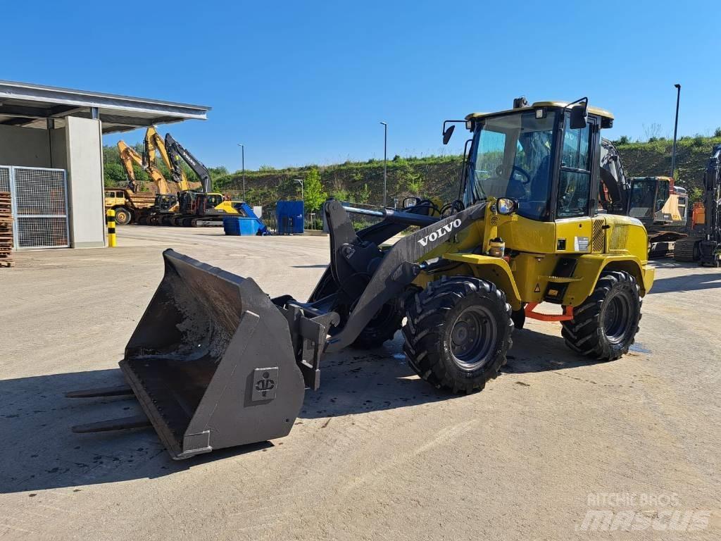 Volvo L 35 G Krautuvai su šoniniu pasukimu