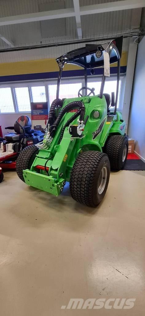 Avant 528 Daugiafunkciniai pakrovėjai