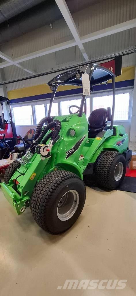 Avant 528 Daugiafunkciniai pakrovėjai