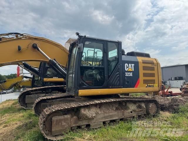 CAT 323 E Vikšriniai ekskavatoriai