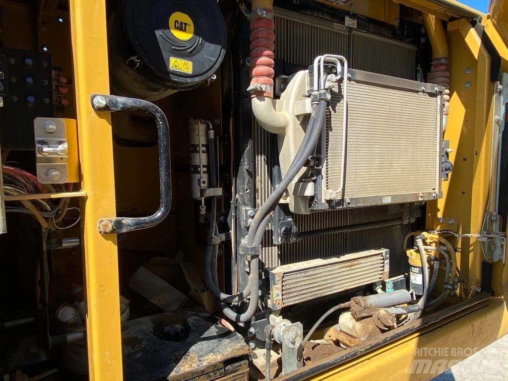 CAT 323 E Vikšriniai ekskavatoriai