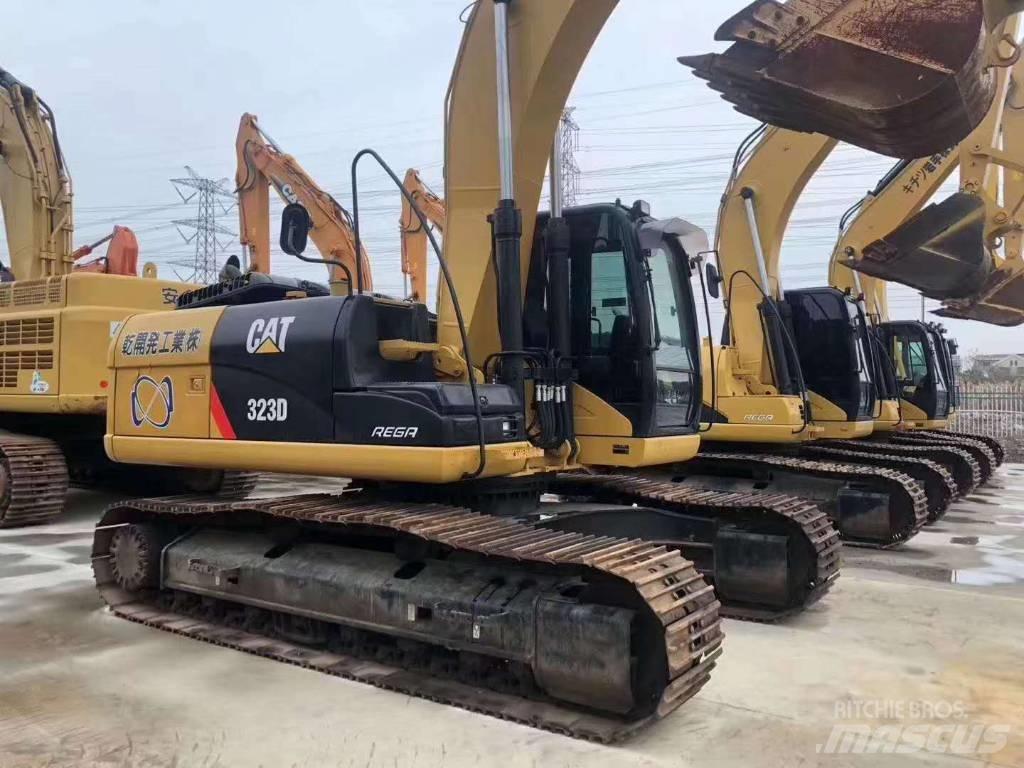 CAT 323 Vikšriniai ekskavatoriai