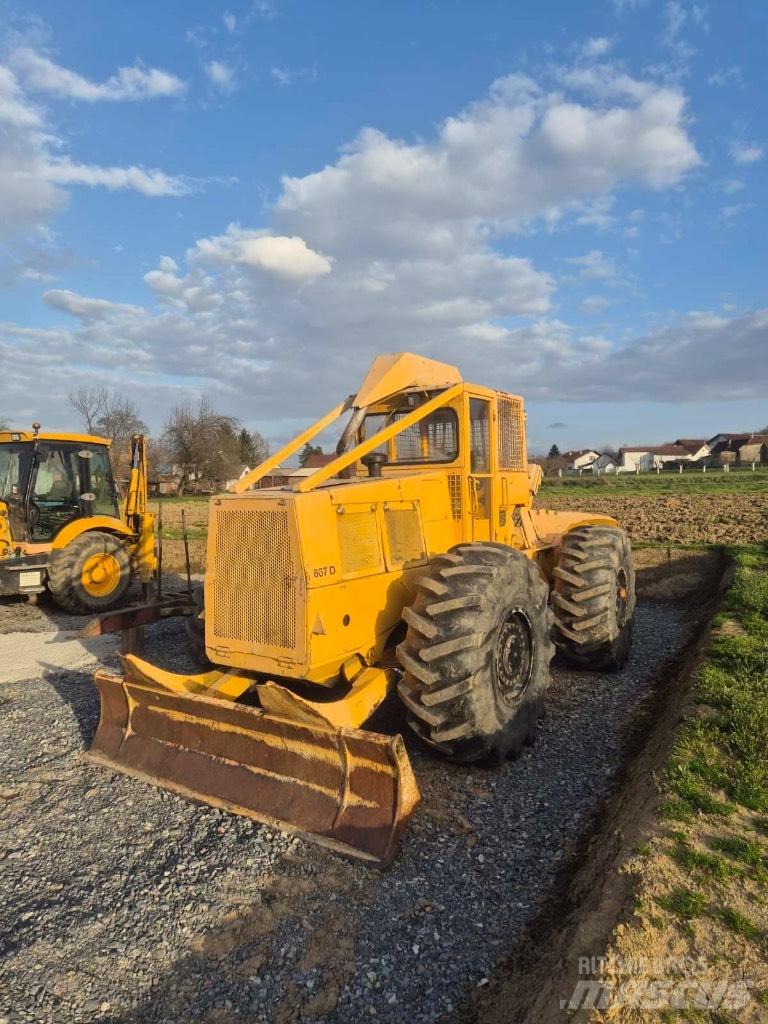 John Deere 667d Miško traktoriai