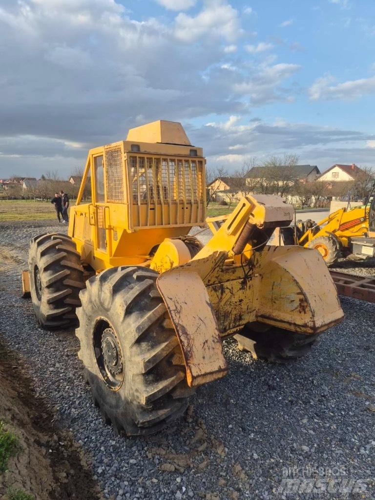 John Deere 667d Miško traktoriai
