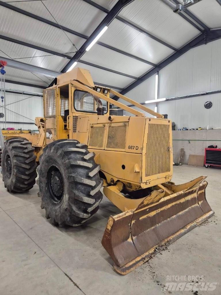 John Deere 667d Miško traktoriai