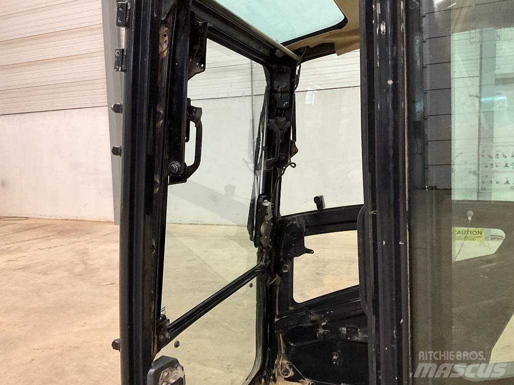 Kubota U 56-5 Kabinos ir interjeras