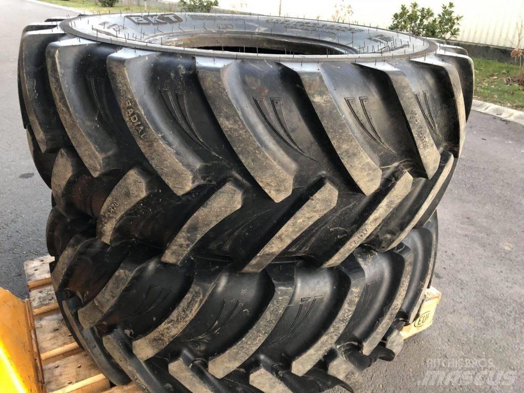 BKT 425/75R20 Padangos, ratai ir ratlankiai
