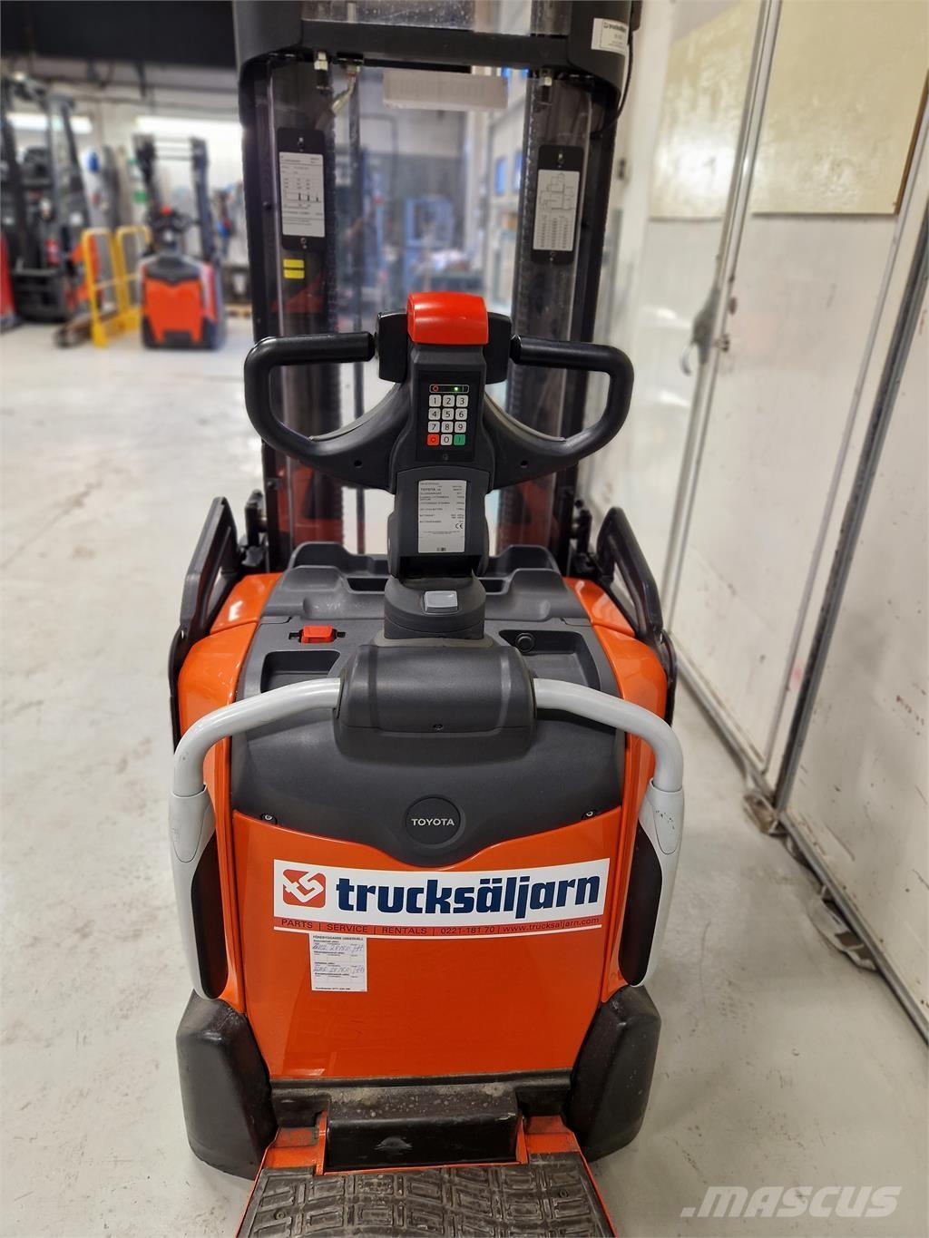 Toyota SPE120L Savaeigiai rietuvai